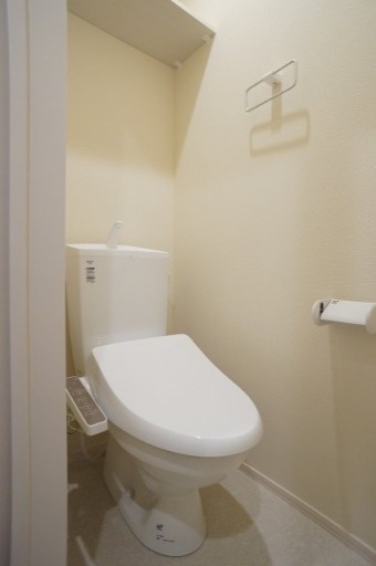 【トイレ】 | The Ark | 暖房洗浄便座付きトイレです
