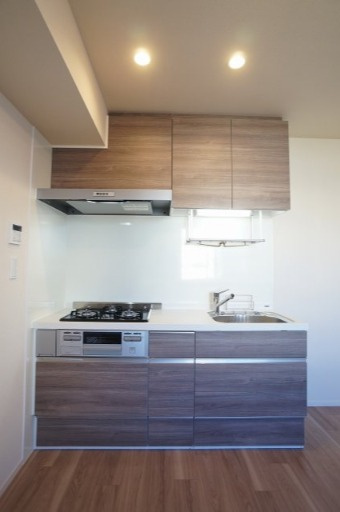 【キッチン】 | The Ark | 3口ガスコンログリル付きシステムキッチンです