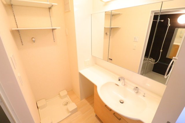 モンサンオールの独立洗面台|洗面室