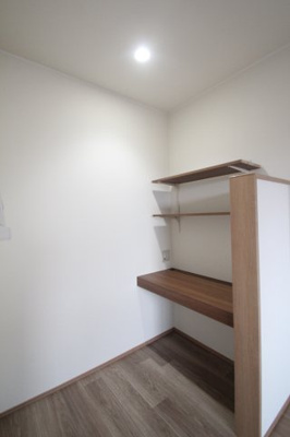 【その他】 | ドゥースール・ボワ | 寝室にある書斎です