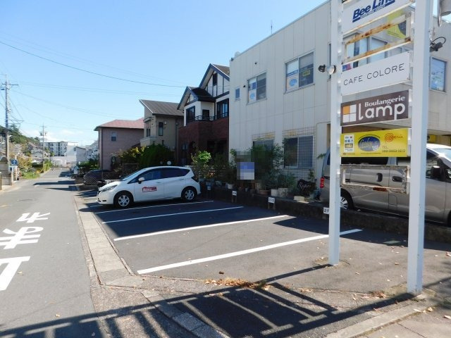 プラムオフィスの駐車場