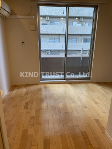 APRILE南森町の居間・リビング