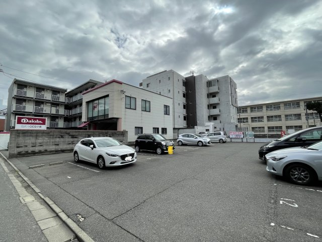白銀月極駐車場