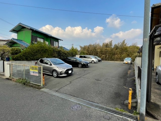 南丘月極駐車場