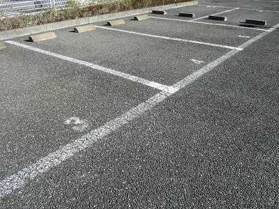 【駐車場】 | レオパレスカネエーズ松ヶ丘B棟 | 画像9