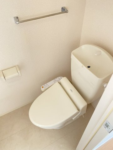 カーザ ヴェルデ Cのトイレ|イメージ(反転タイプ)