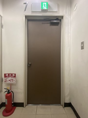 ホリーズ日本橋の玄関