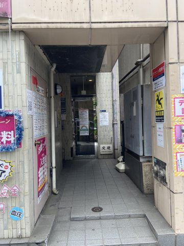 ホリーズ日本橋のエントランス