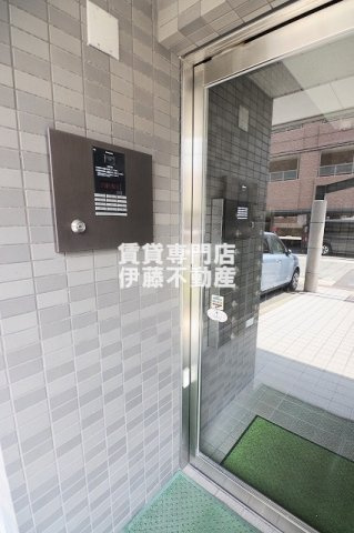 レジデンス黒龍のエントランス