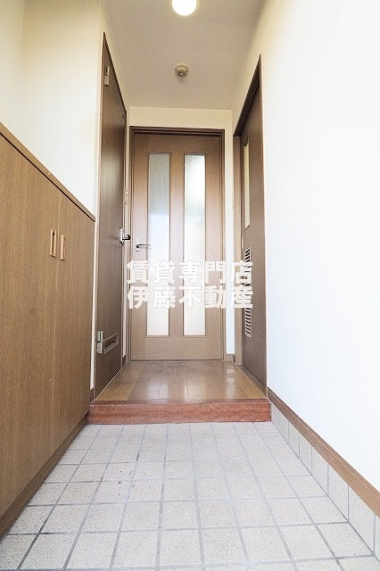 レジデンス黒龍の玄関