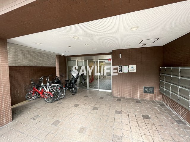 ライフステージ緑橋のエントランス