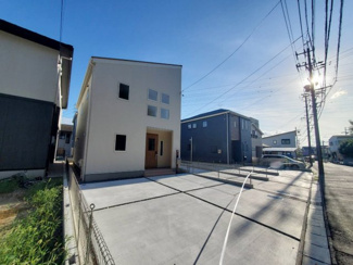 【前面道路含む現地写真】