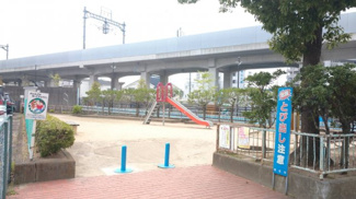 【周辺】 | 敷地の隣には公園もあり、小さなお子さんがいるファミリーにもいいですね！