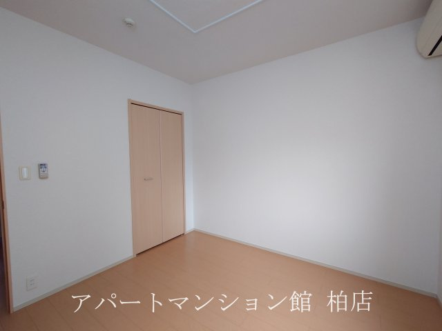 ネーヴェ・レジデンスの洋室