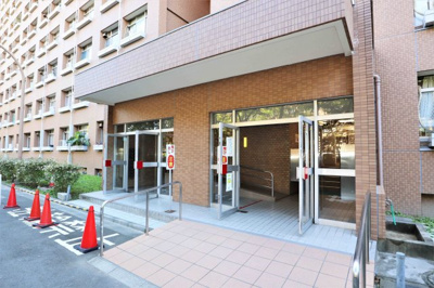 【エントランス】 | 中津リバーサイドコーポＤ棟 | エントランスのスロープは幅もあり安心