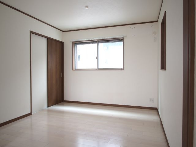 ワイズグリーン大正IIの洋室