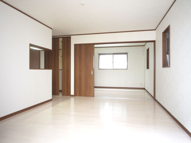 ワイズグリーン大正IIの居間・リビング