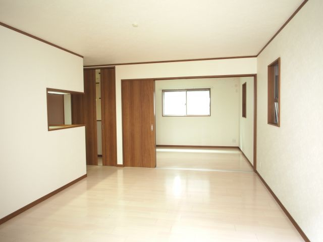 ワイズグリーン大正IIの居間・リビング