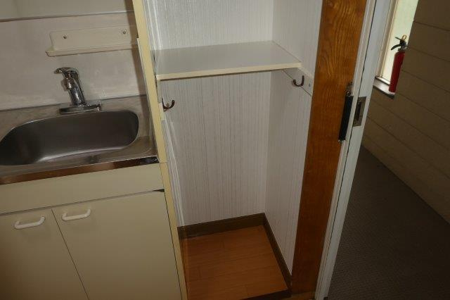 ミヨシコーポ早島のキッチン|キッチン横棚