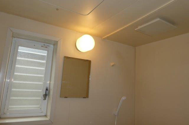 ミヨシコーポ早島の浴室|浴室窓・換気扇