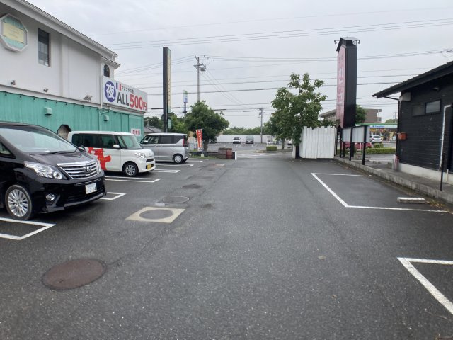 半田市青山貸店舗の駐車場