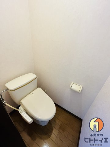 レーヴシャトーのトイレ|温水洗浄便座付のトイレです♪