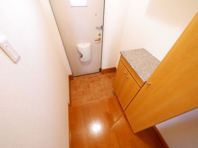 サニーグレイスＭ柳町の玄関|シューズボックスで靴を整頓できます