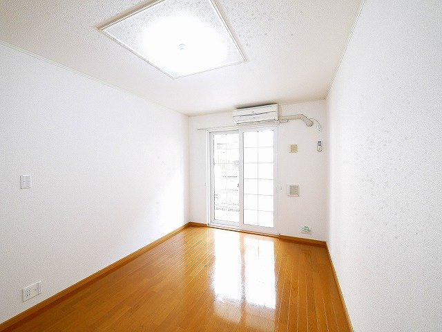 サニーグレイスＭ柳町の居間・リビング|日当たり良好で明るいリビング