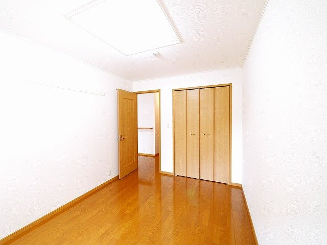 サニーグレイスＭ柳町の洋室|ゆとりのあるお部屋は寝室にも趣味のお部屋にも使えますね