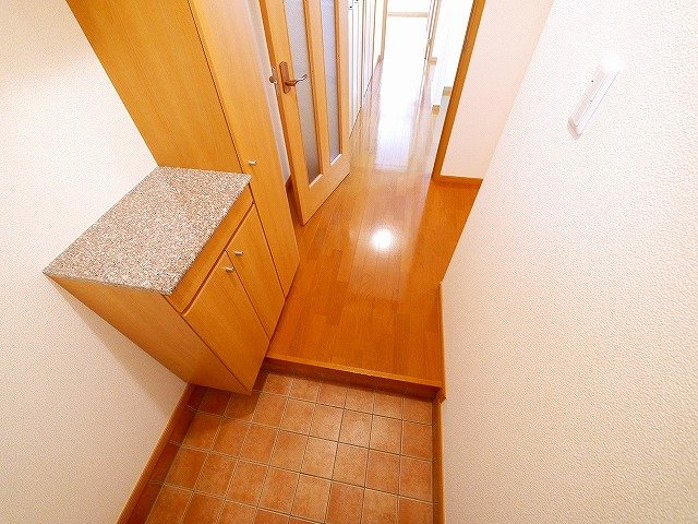 サニーグレイスＭ柳町の玄関|広い土間で出入りのしやすい玄関です