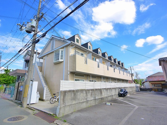 レオパレス法蓮町の外観