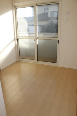 【洋室】 | サンヴィスタ | 洋室5.2帖 バルコニー側