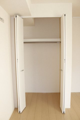 【収納】 | サンヴィスタ | 洋室5.2帖　クローゼット
