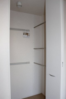 【収納】 | サンヴィスタ | 洋室7帖 ワンステップクローゼット