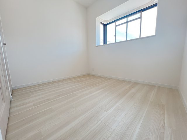 【洋室】 | グランドパレス室見南 | 出窓付きの洋室は明るく風通しの良い心地の良い空間。