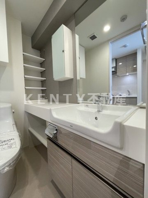 【独立洗面台】 | ＧＬＡＣＩＥＲ大森（グラシアオオモリ） | 独立洗面台、小物を置くことができて便利です