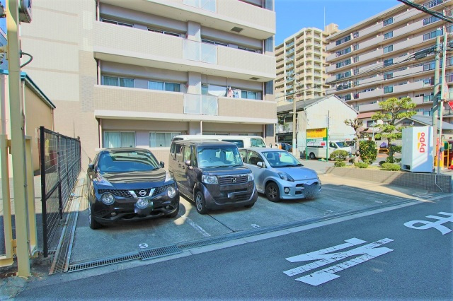 ピアニスクエアの駐車場