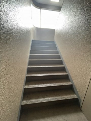 【ロビー】 | 誼マンション | 共用部分の階段です