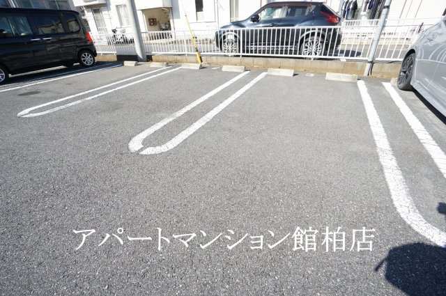 ロックガーデン森Cの駐車場