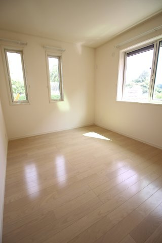 シャインヒルズAの洋室