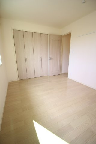 シャインヒルズAの洋室