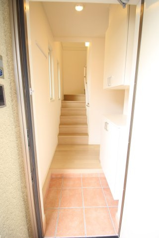 シャインヒルズAの玄関