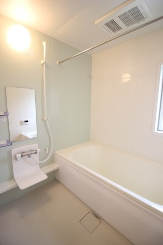 シャインヒルズAの浴室