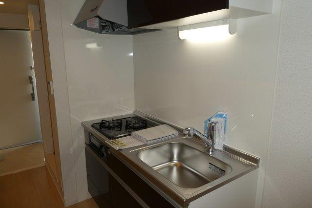 SUN16浜町のキッチン|２口ガスコンロ付きシステムキッチン