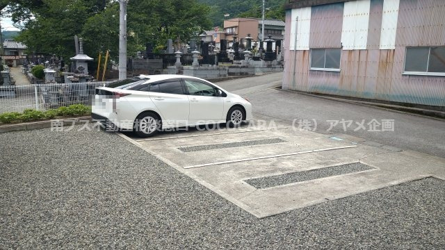 上市之瀬　リフォーム済み中古住宅　５LDKの駐車場|３台分駐車可能です！！