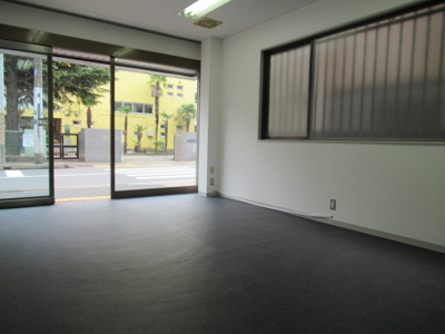 【ロビー】 | 第二荒井ビル | 窓も大きく風通しも良好。