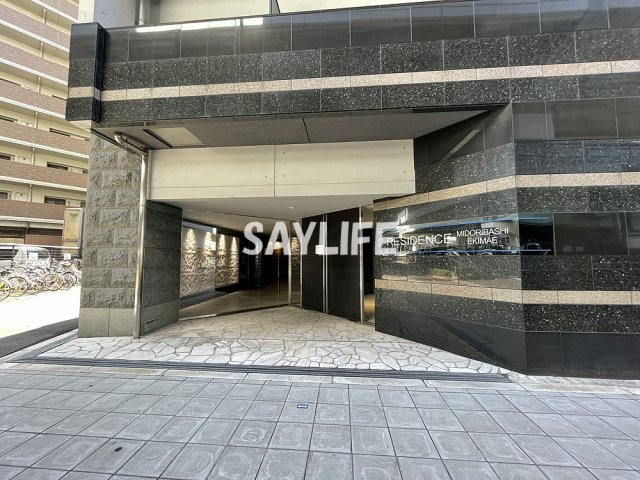 S-RESIDENCE緑橋駅前のエントランス