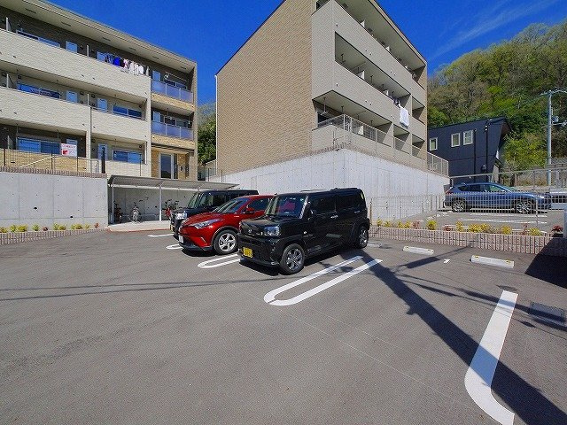 ラ・ルミエール（辻町）の駐車場|駐車場完備です