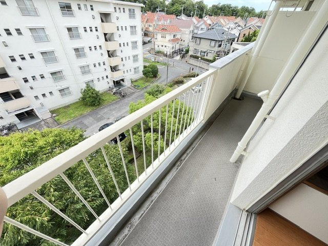 公団狭山住宅33号棟のバルコニー