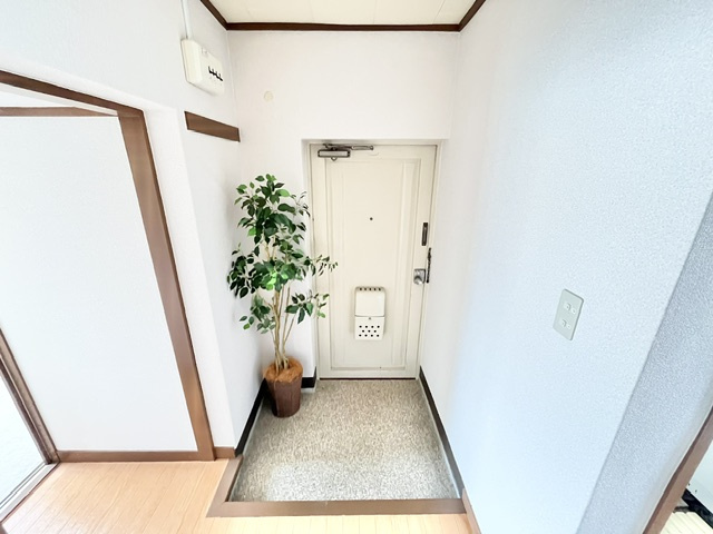 公団狭山住宅33号棟の玄関